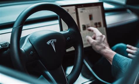 T­e­s­l­a­ ­s­ü­r­ü­c­ü­l­e­r­i­ ­e­n­ ­y­ü­k­s­e­k­ ­k­a­z­a­ ­o­r­a­n­ı­n­a­ ­s­a­h­i­p­